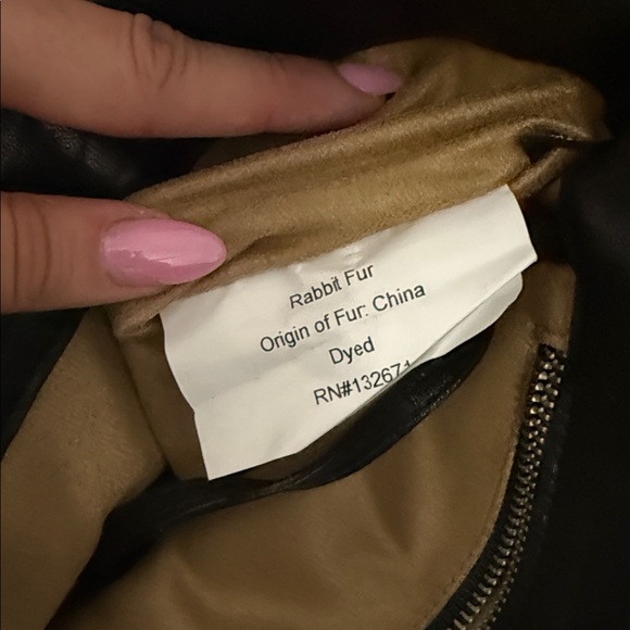 BE&D Black Leather and Rabbit Fur Crossbody Bag - Picture 12 of 13